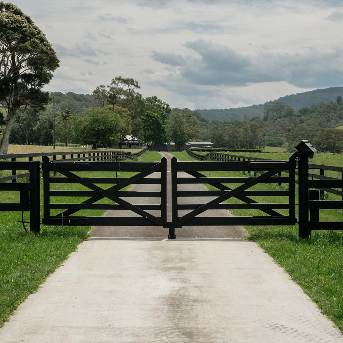 (WITH SH) The Estate Series I Double Gate