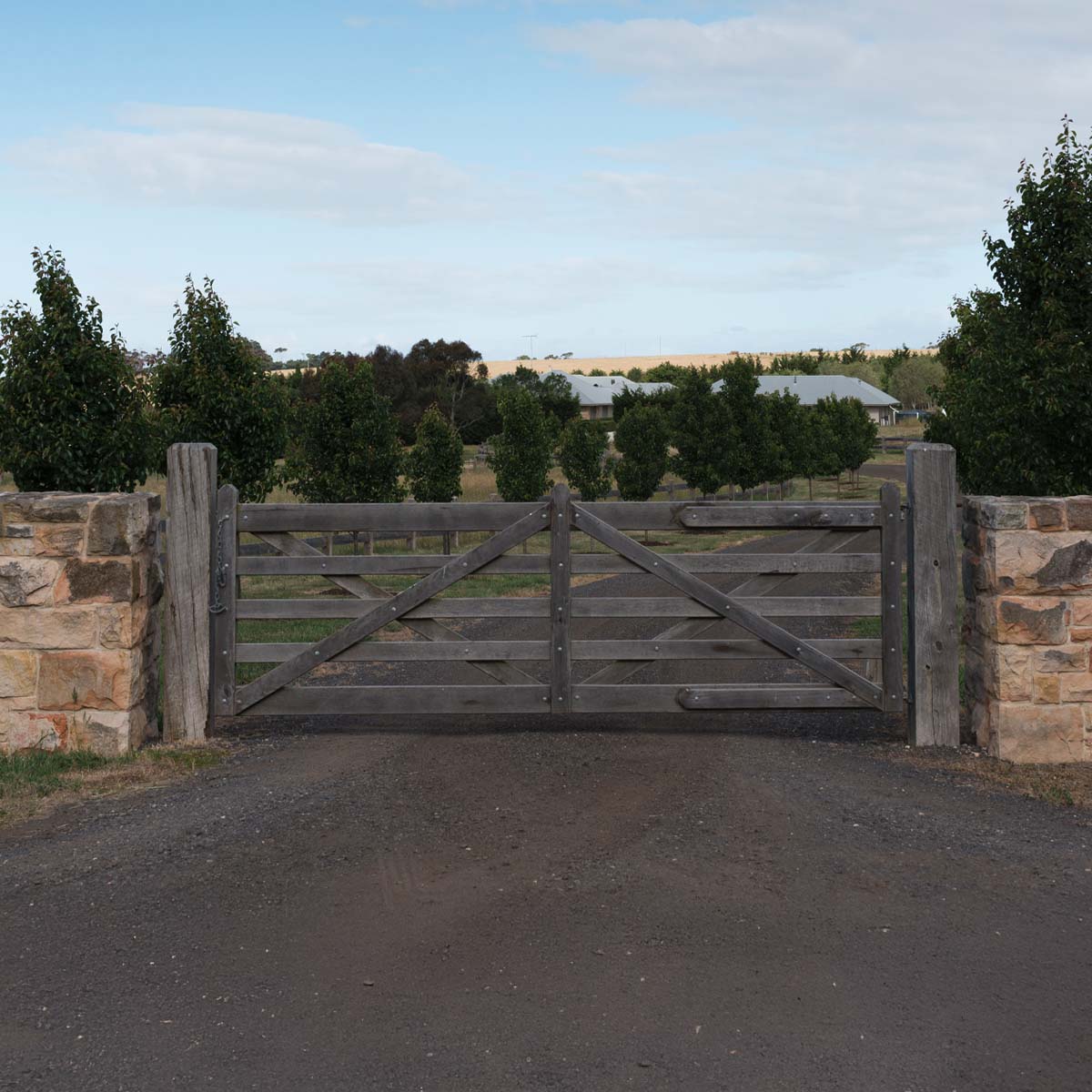 (WITH SH) The Estate Series II Gate